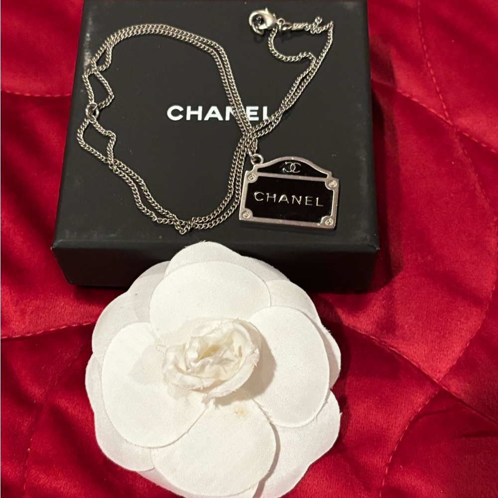 🔥Price DROP! Authentic Reversible Chanel Necklace